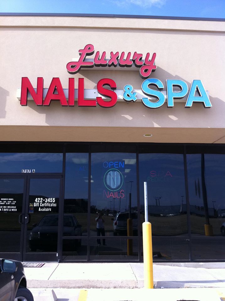 Luxury Nails & Spa